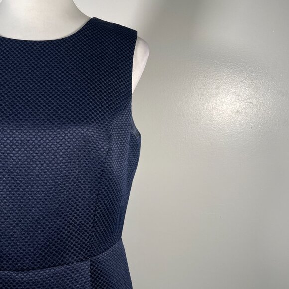 Banana Republic Navy Blue Crew Neck Textured Sleeveless Knee length Dress 8 - Picture 4 of 15
